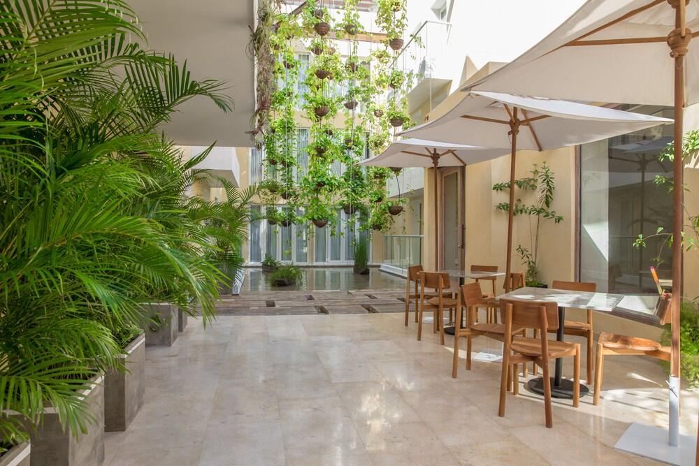 Vista Lobby Nacar Hotel Cartagena, Curio Collection by Hilton