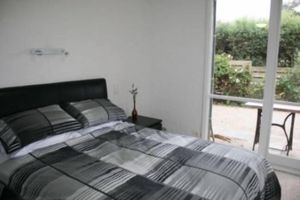 Renta temporal - MORNINGTON BEACH APARTMENT #4: directly opposite the beach with great views.