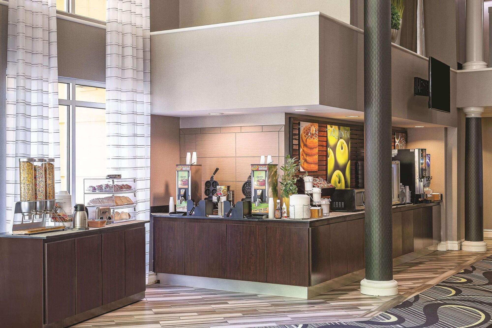 Restaurant La Quinta Inn & Suites by Wyndham Univ Area Chapel Hill