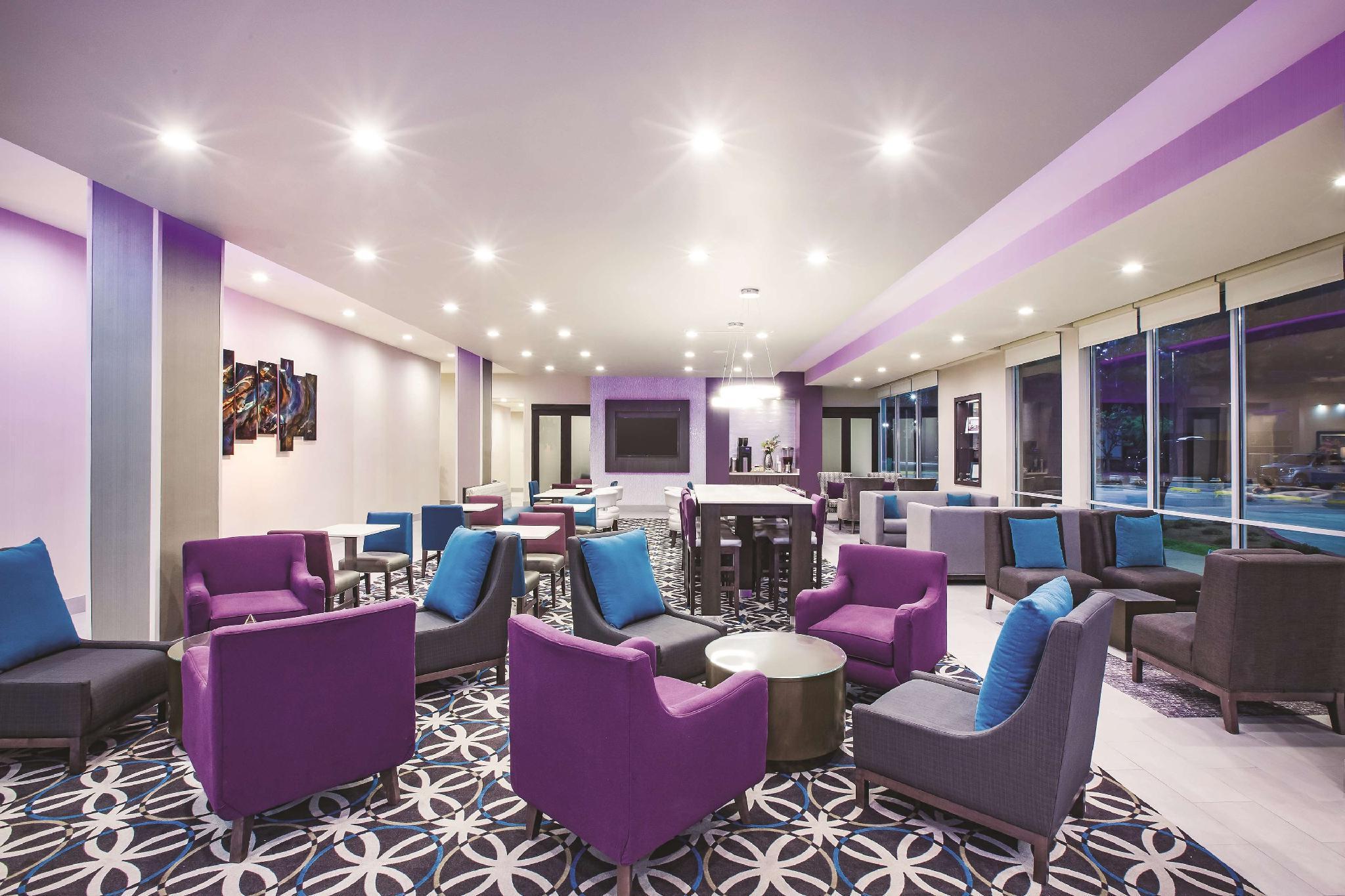 Vista Lobby La Quinta Inn & Suites by Wyndham McAllen La Plaza Mall