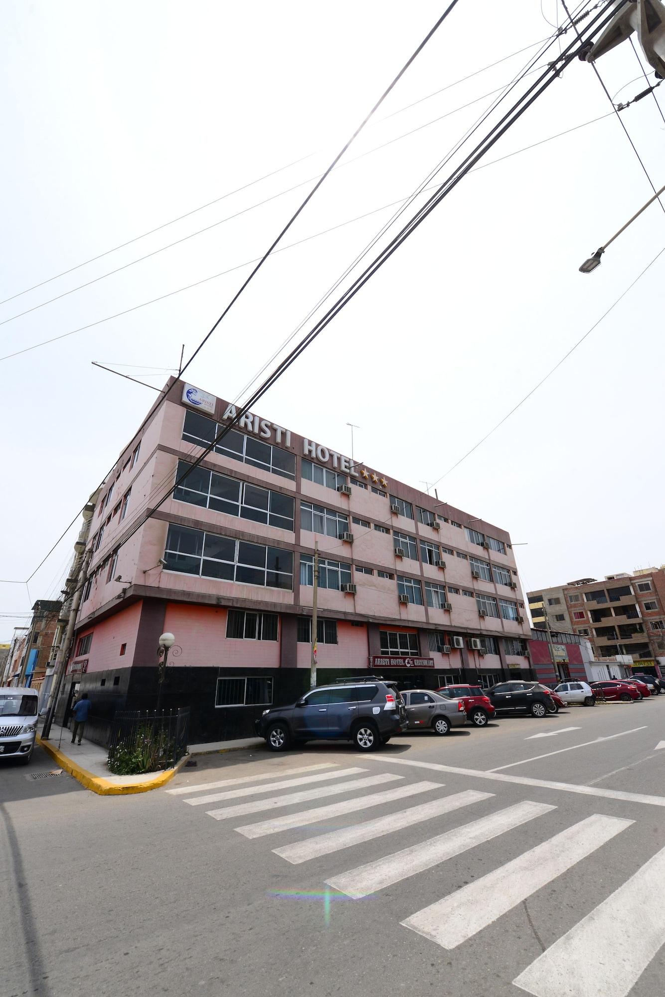 Vista Exterior Hotel Aristi Chiclayo