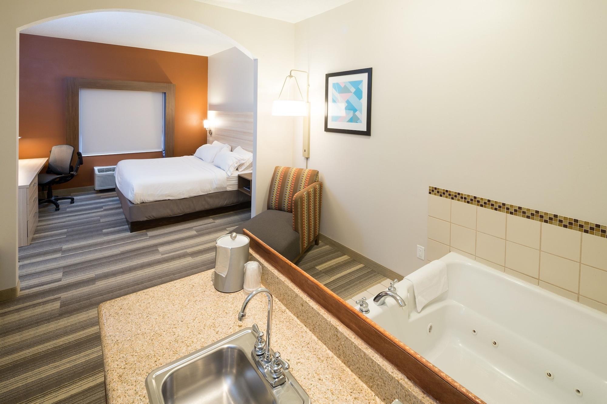 Habitación Holiday Inn Express Hotel & Suites Detroit - Utica by IHG