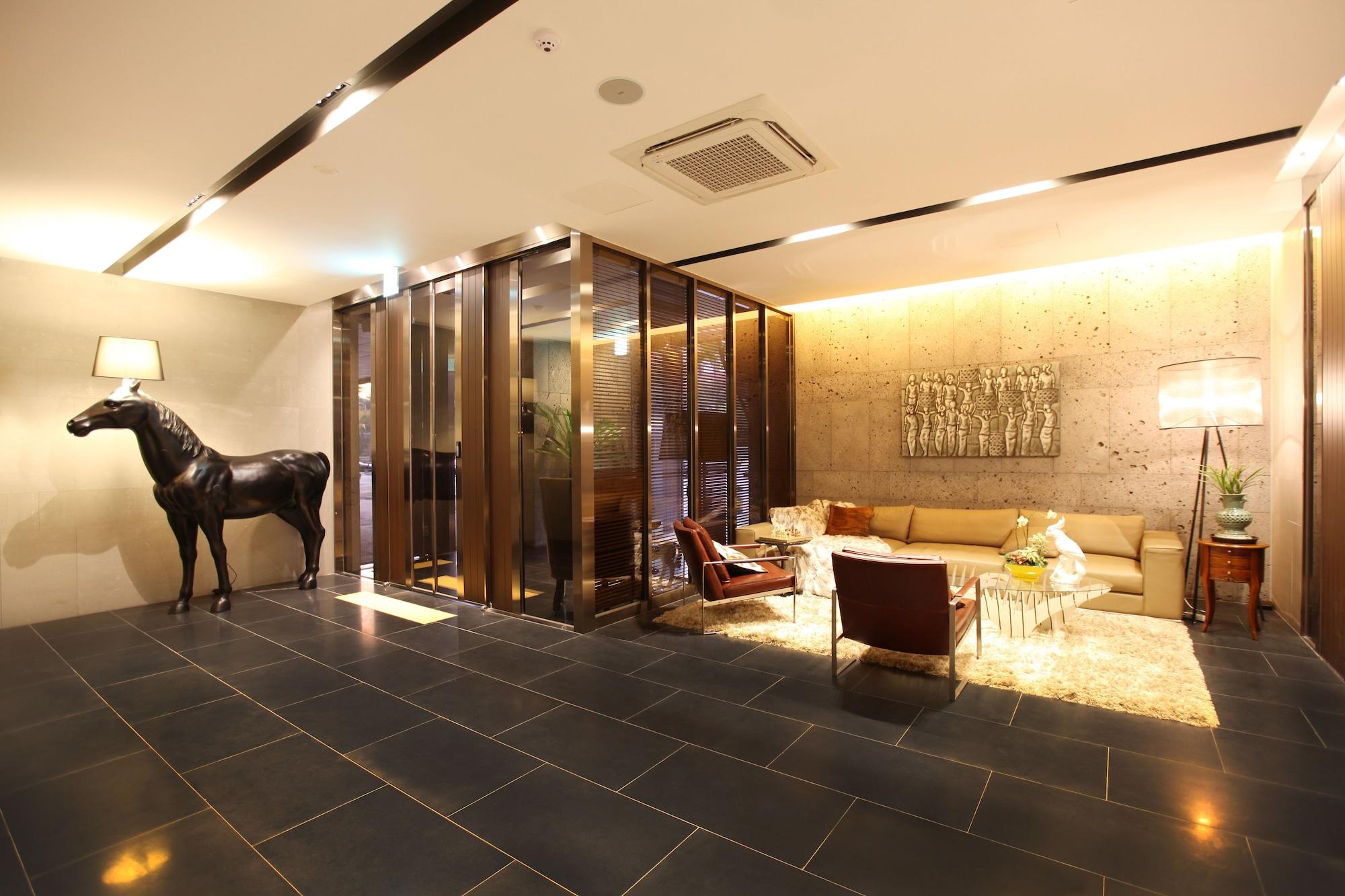 Vista Lobby Vine Hotel
