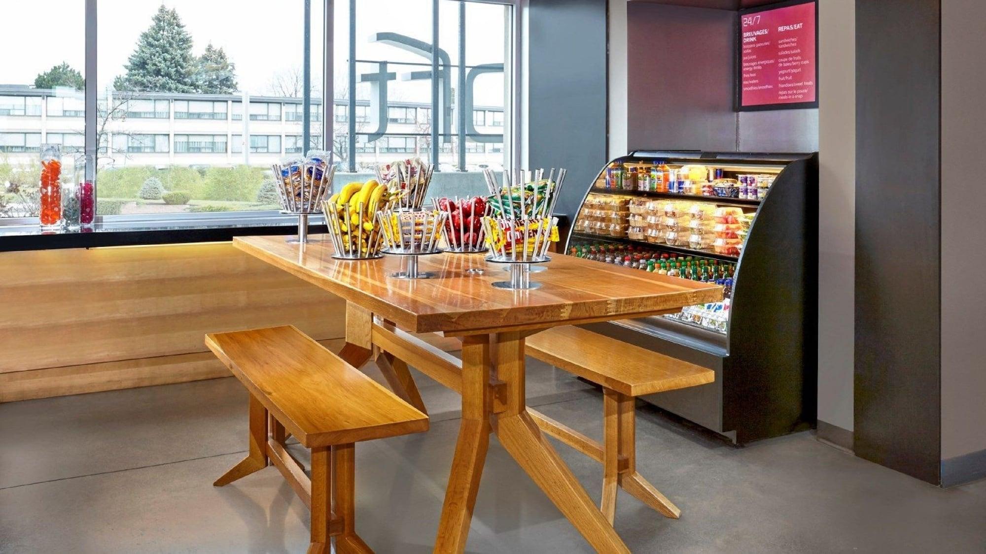 Restaurant Aloft New York LaGuardia Airport