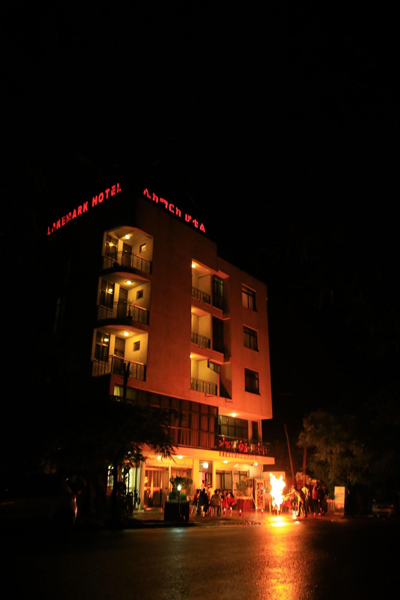 Vista Exterior Lake Mark Hotel