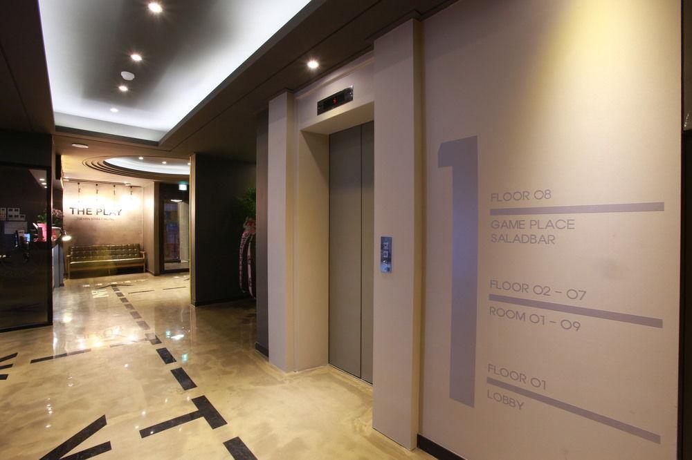 Vista Lobby 7th Street THE PLAY