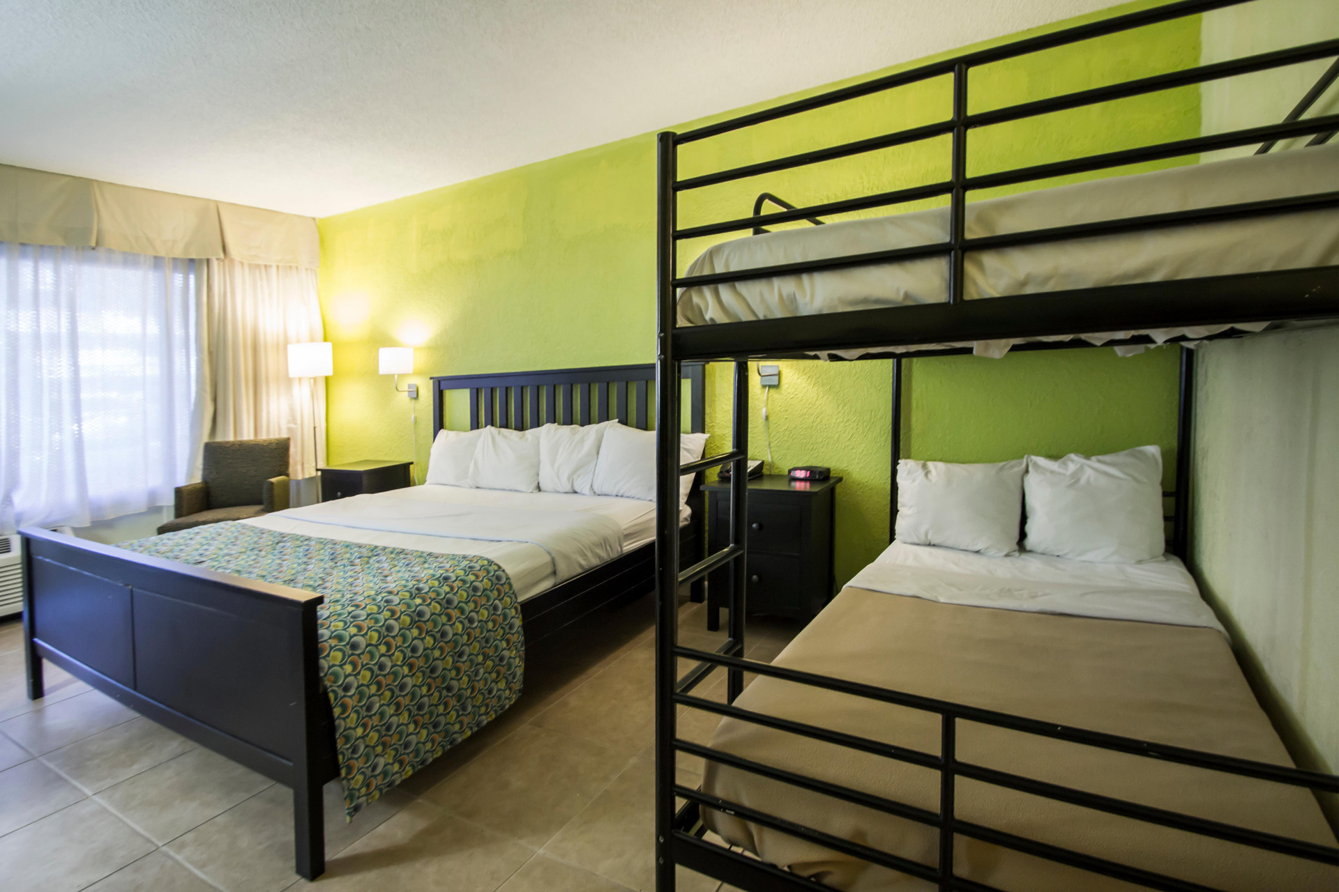 Guest room Rodeway Inn & Suites FLL Airport - Cruise Port