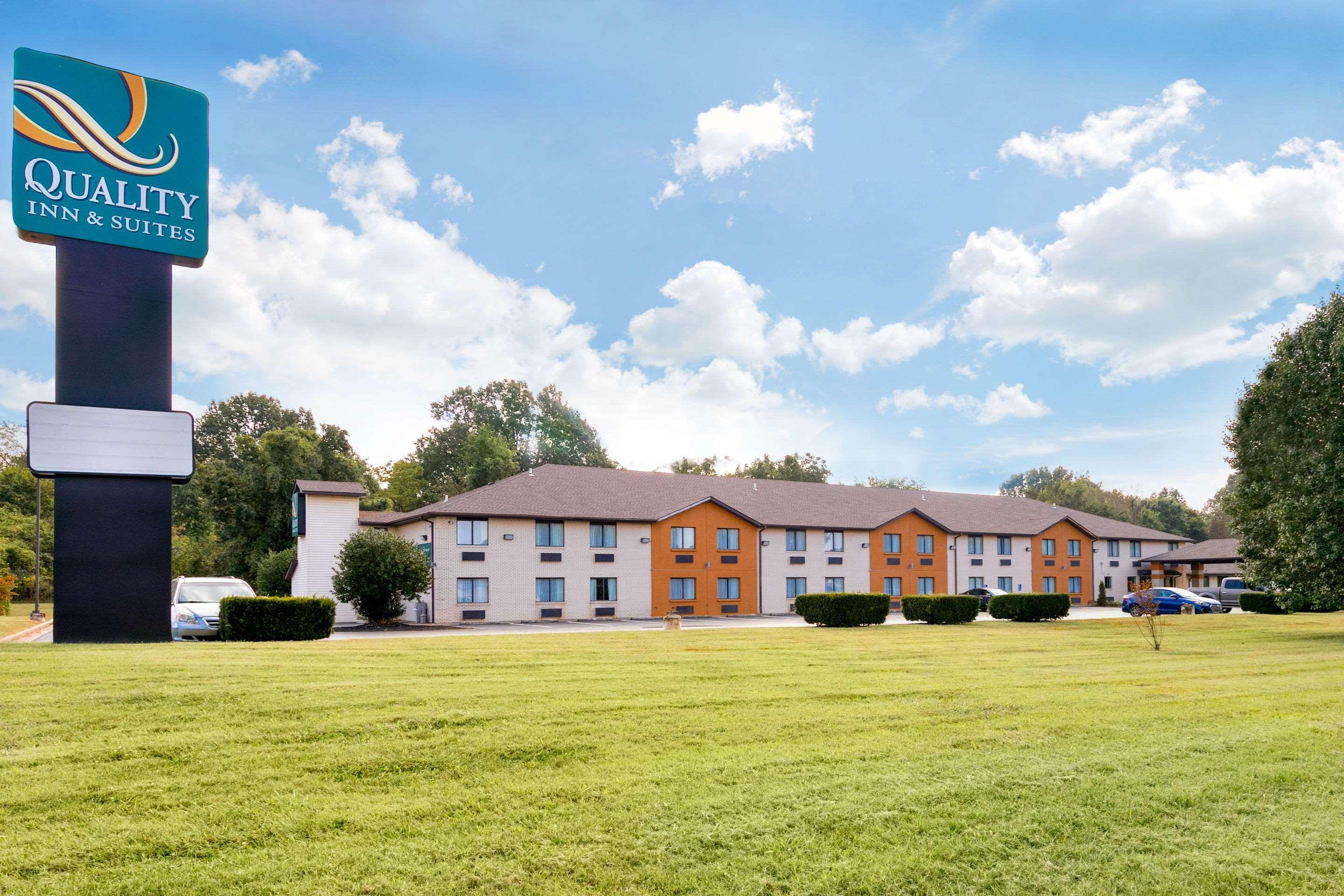 Vista Exterior Quality Inn & Suites Metropolis I-24