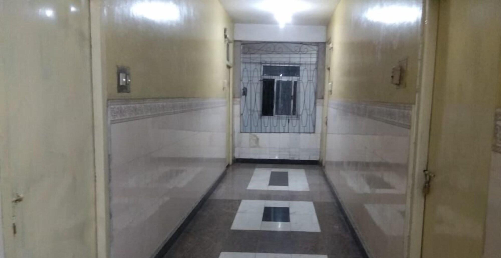 Vista Exterior iROOMZ Subhadra Comforts