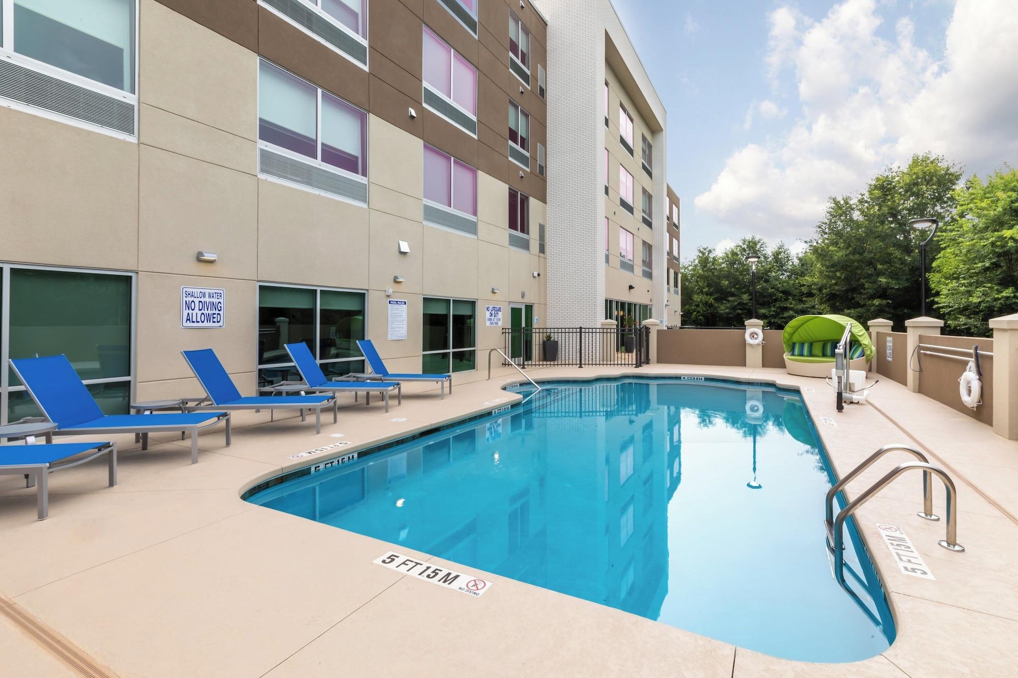 Vista Piscina Holiday Inn Express & Suites Greenville S- Piedmont by IHG