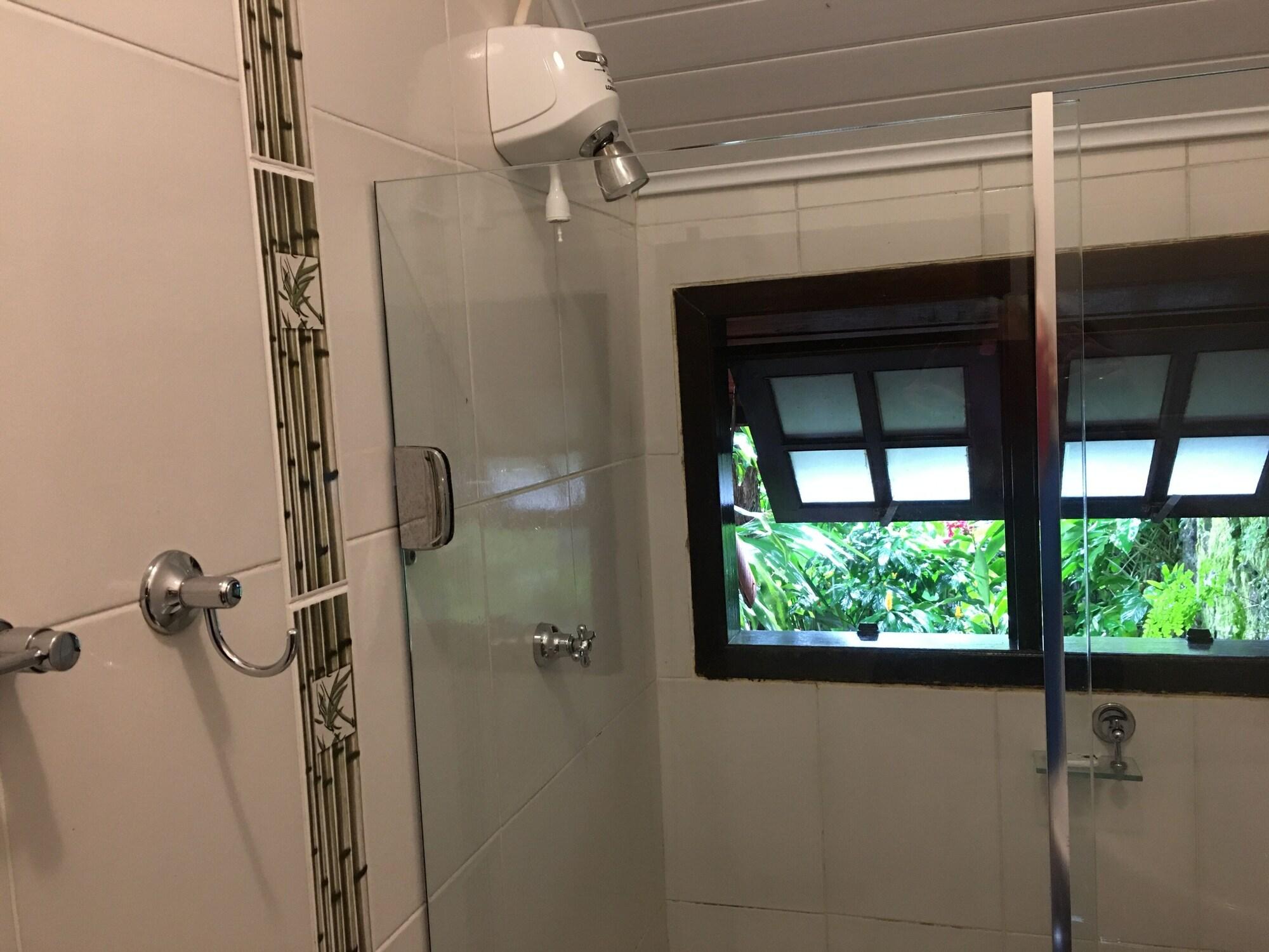 Equipamiento de Habitación Aratinga inn