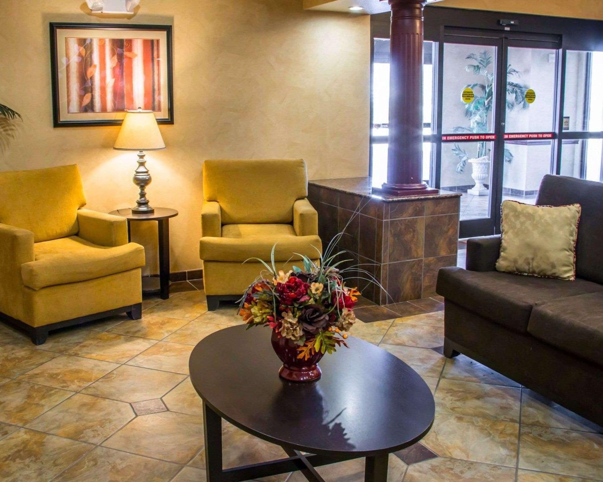 Vista Lobby Sleep Inn & Suites at Six Flags