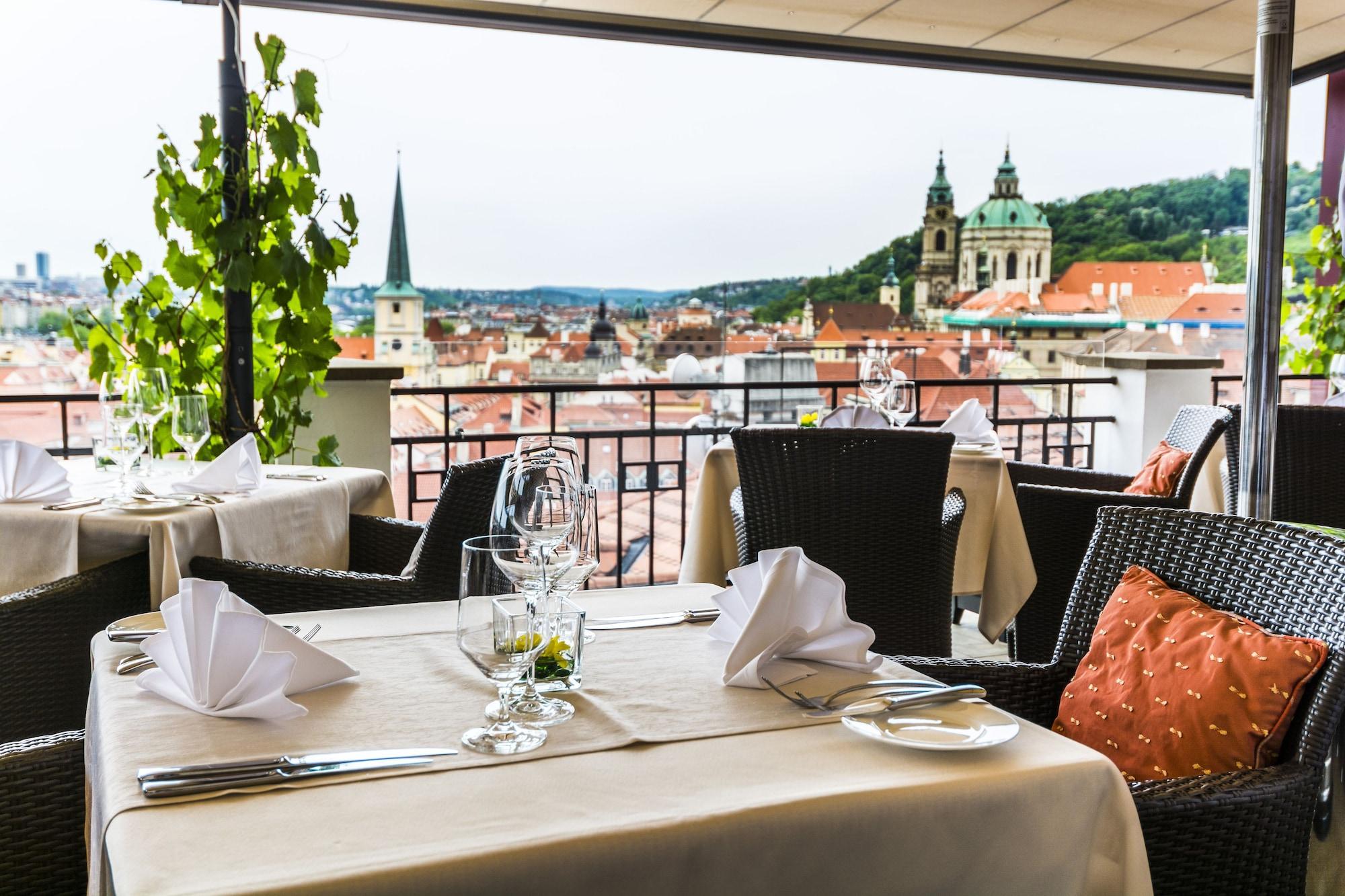 Restaurant Golden Well Hotel