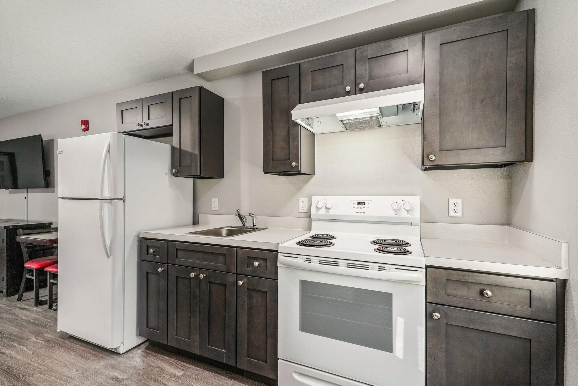 Varios Ocala Suites