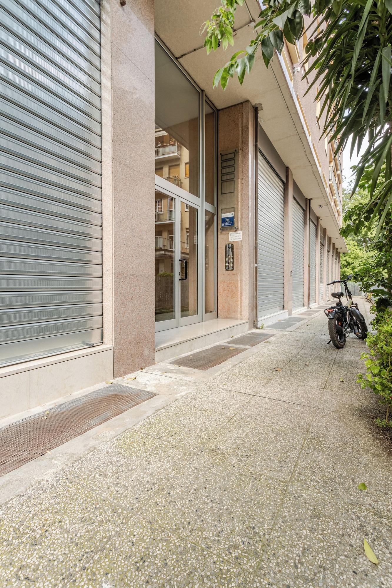 Varios Luxury near the Station 2 bedrms 2 baths