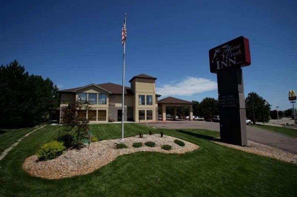 Varios Horse Creek Inn