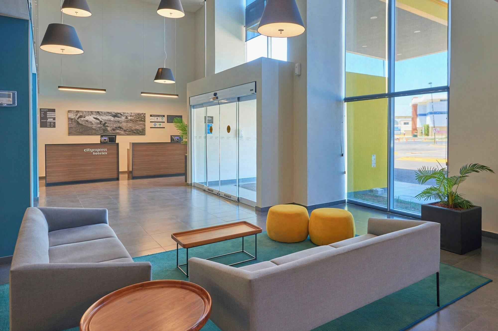 Vista Lobby City Express by Marriott Guaymas