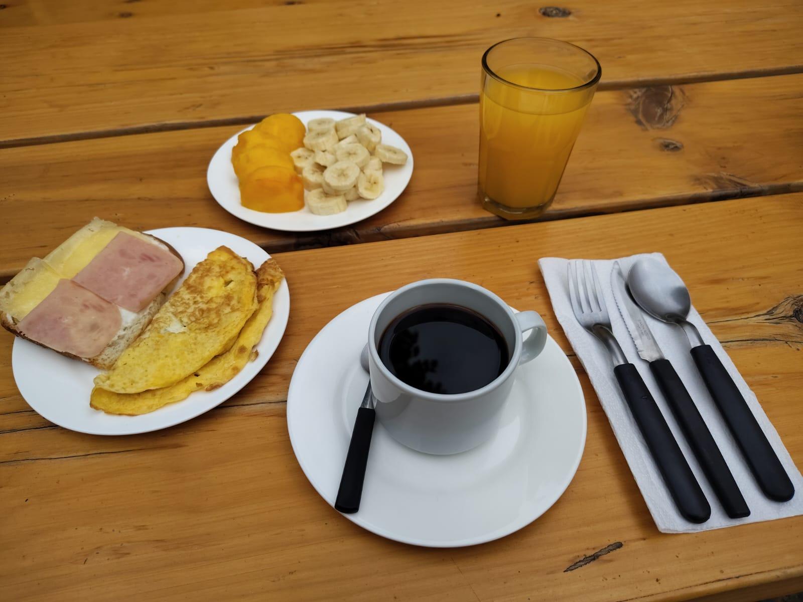 Área de desayuno Mora Hostel