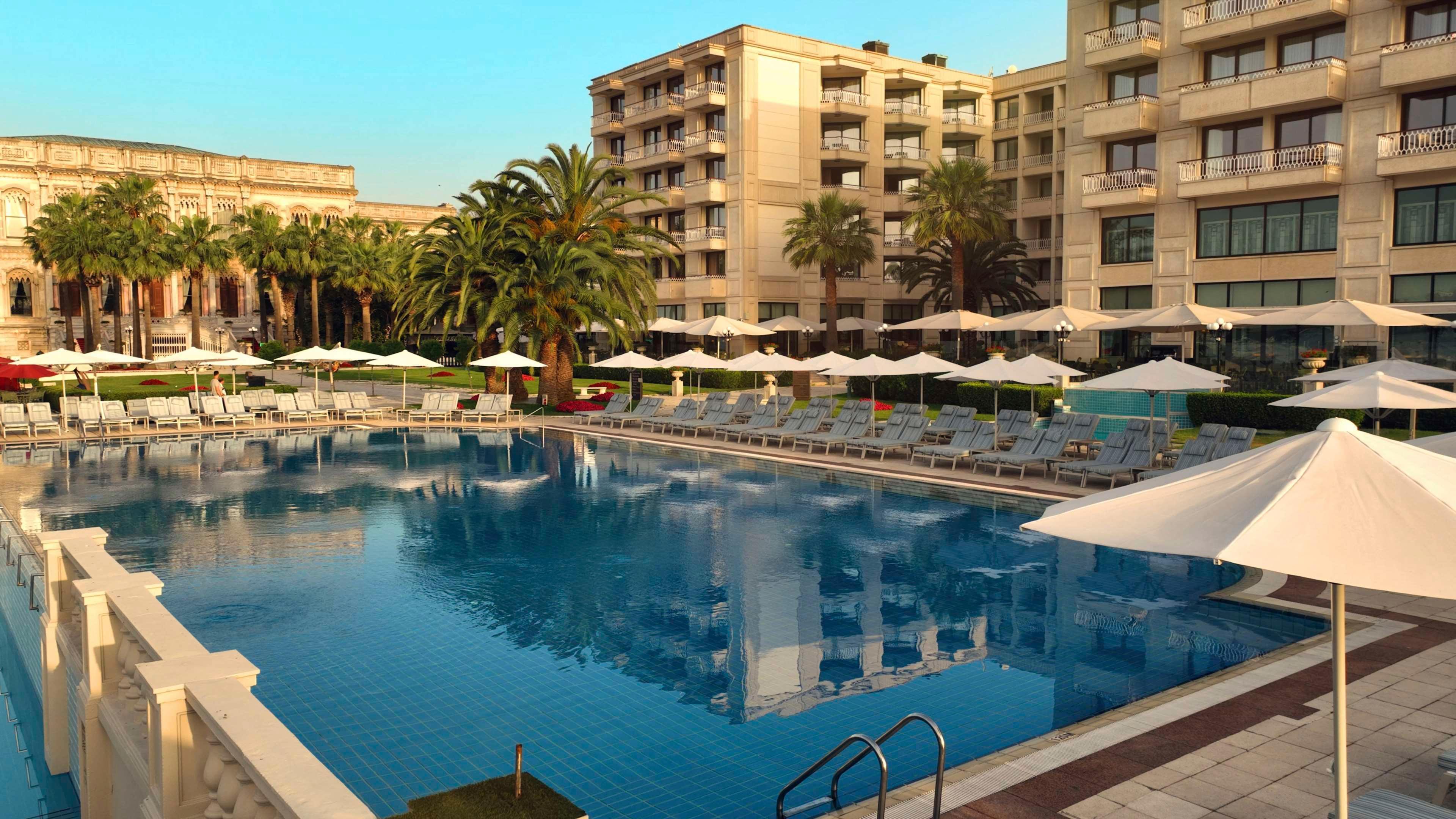 Vista Piscina Ciragan Palace Kempinski