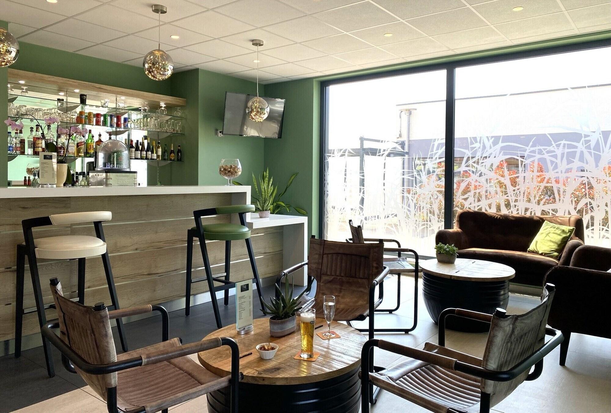 Bar/Salón B&B HOTEL Brumath Bernolsheim