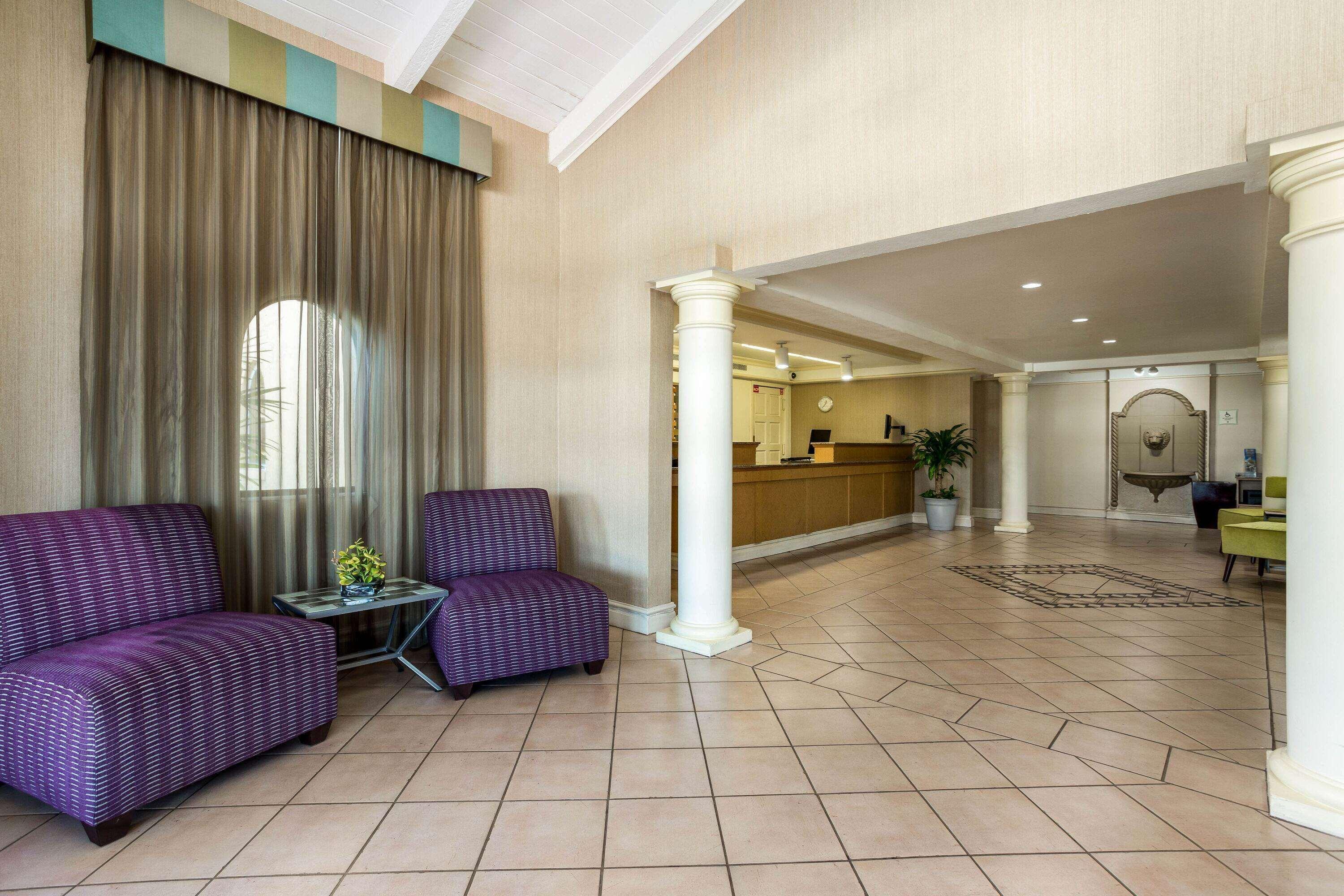 Vista Lobby La Quinta Inn Tampa Airport Stadium Westshore