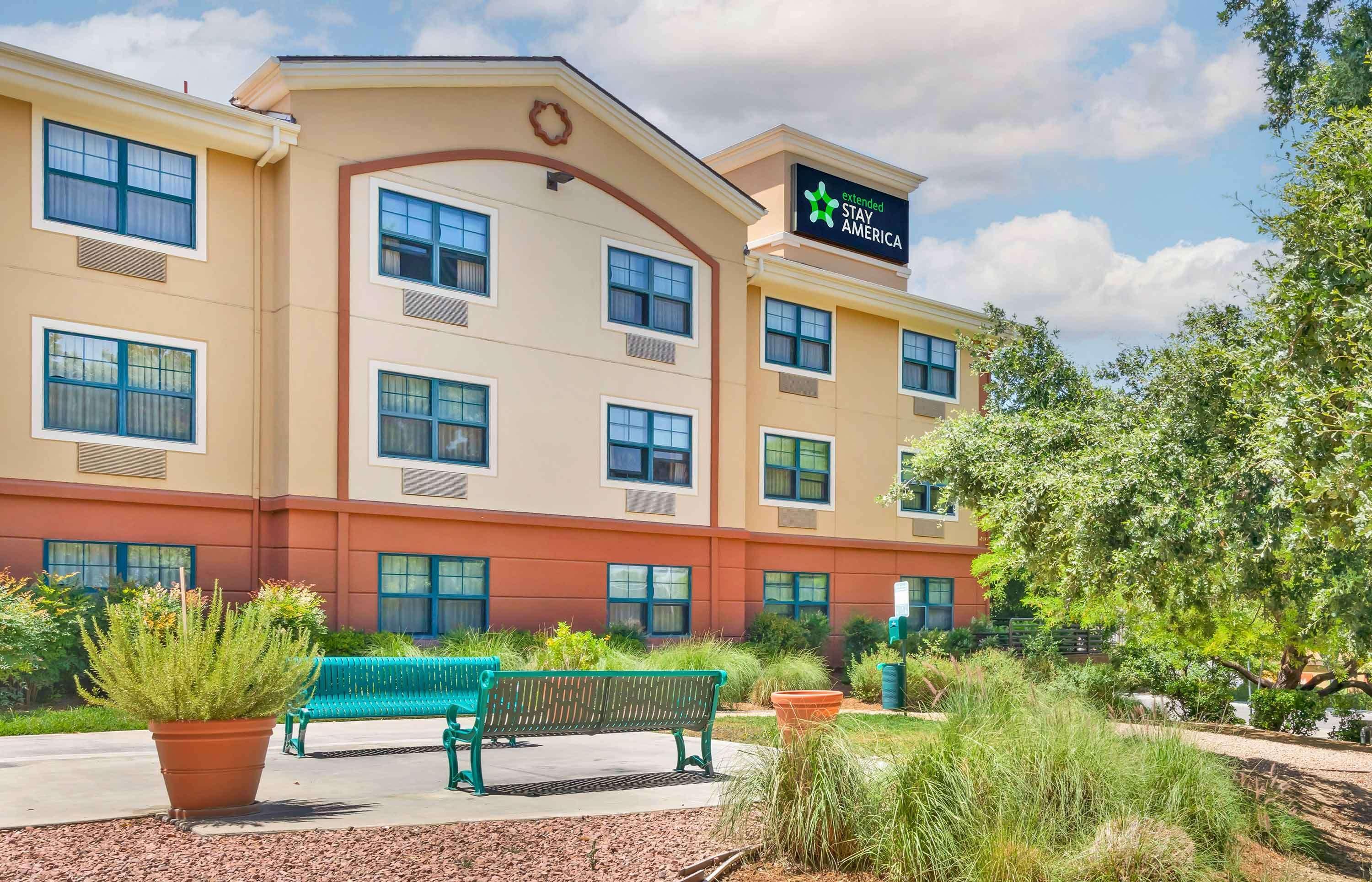 Vista Exterior Extended Stay America Suites Los Angeles Valencia
