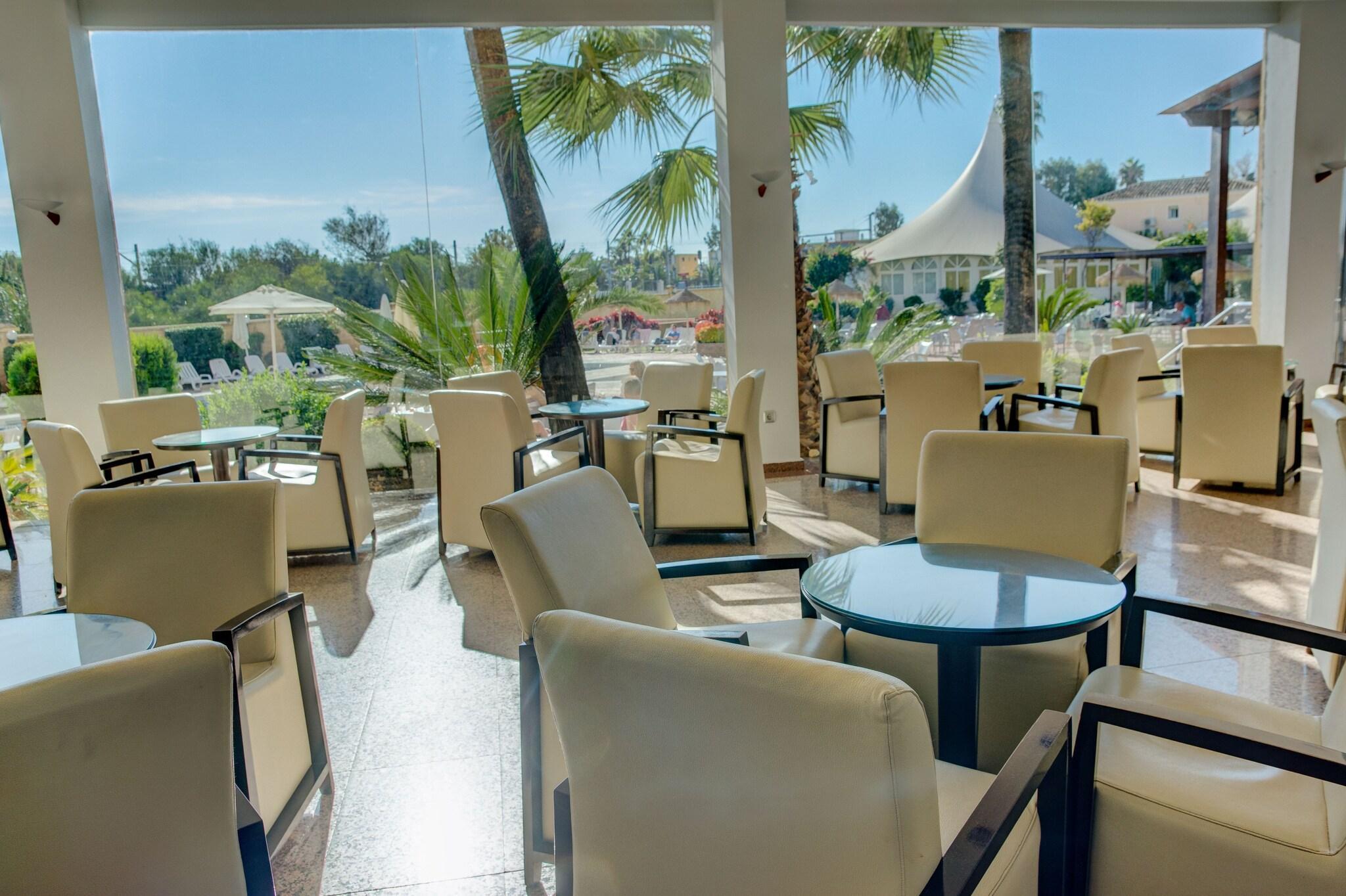 Bar/Salón BLUESEA Costa Serena