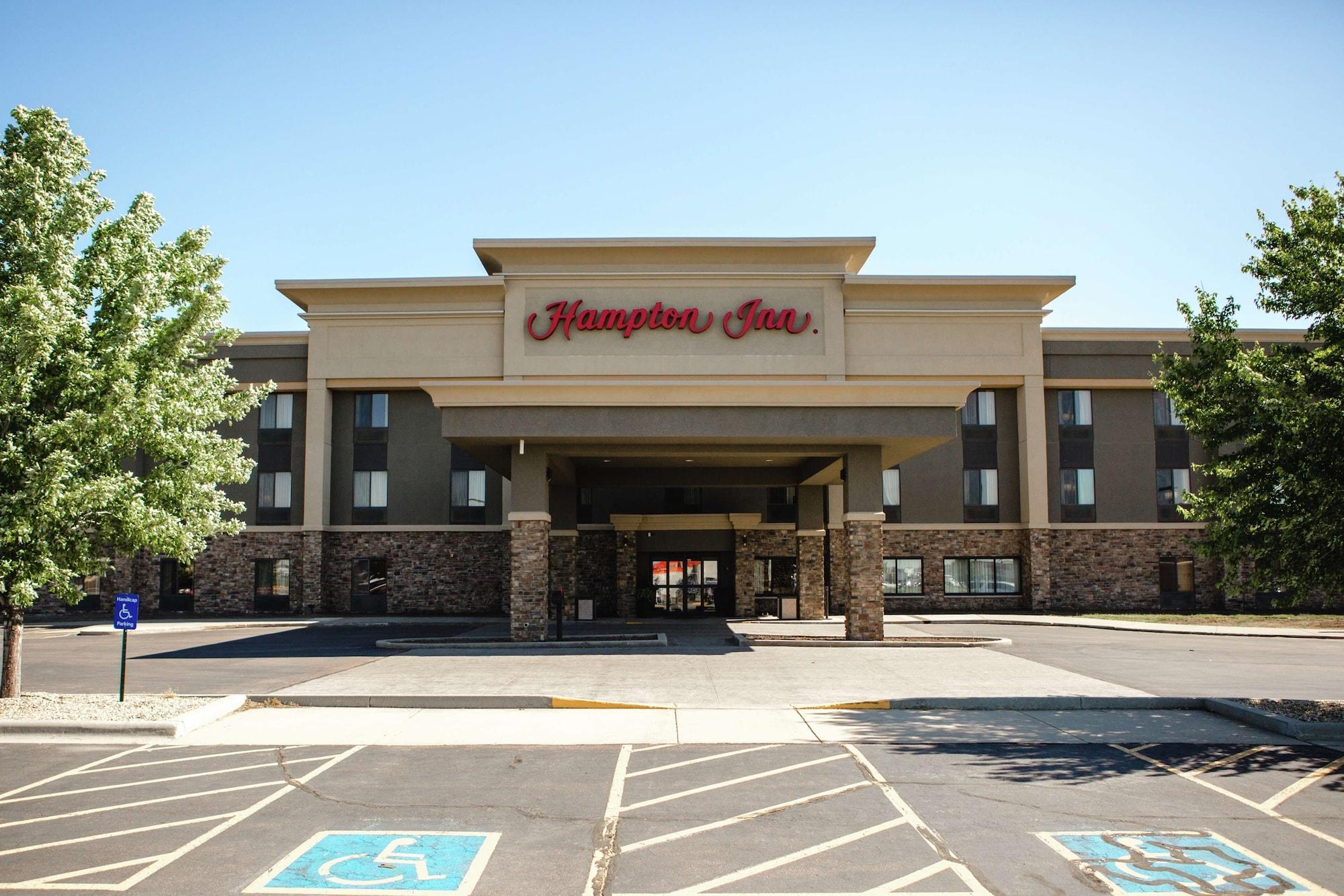 Vista Exterior Hampton Inn Mitchell