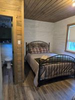 Alojamiento - Cozy little camp in the woods.