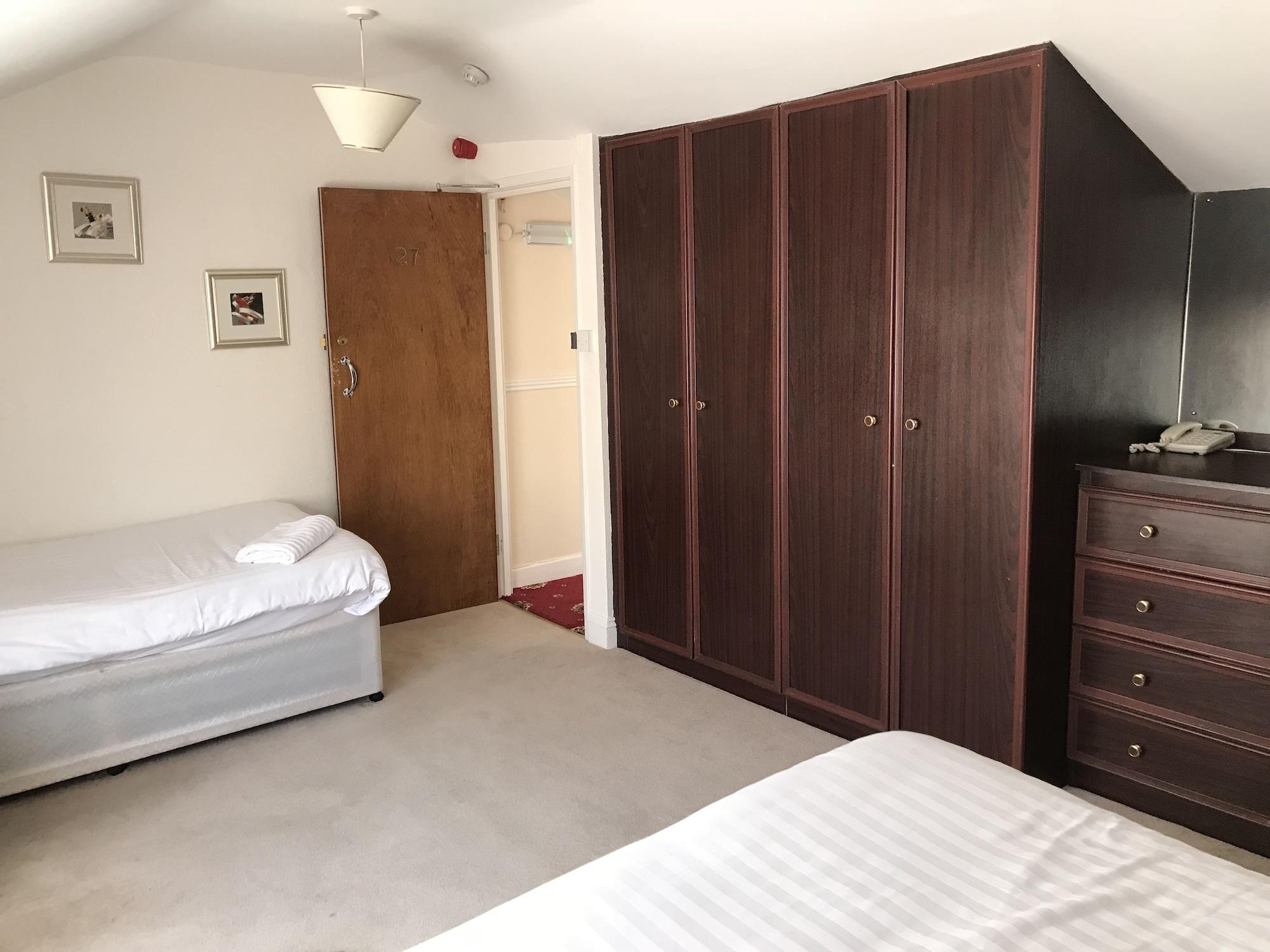 Habitación The Embassy Hotel
