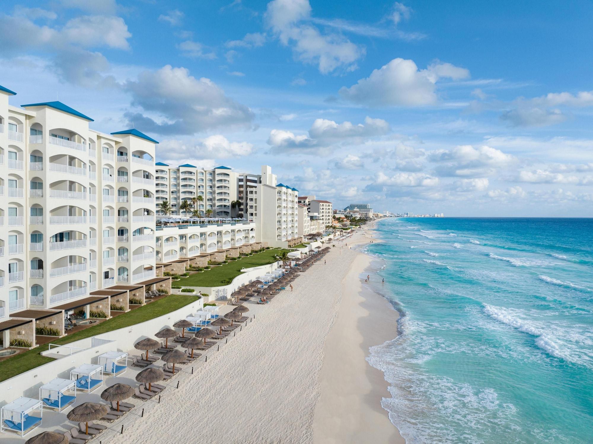 Vista Exterior Hilton Cancun Mar Caribe All-Inclusive Resort