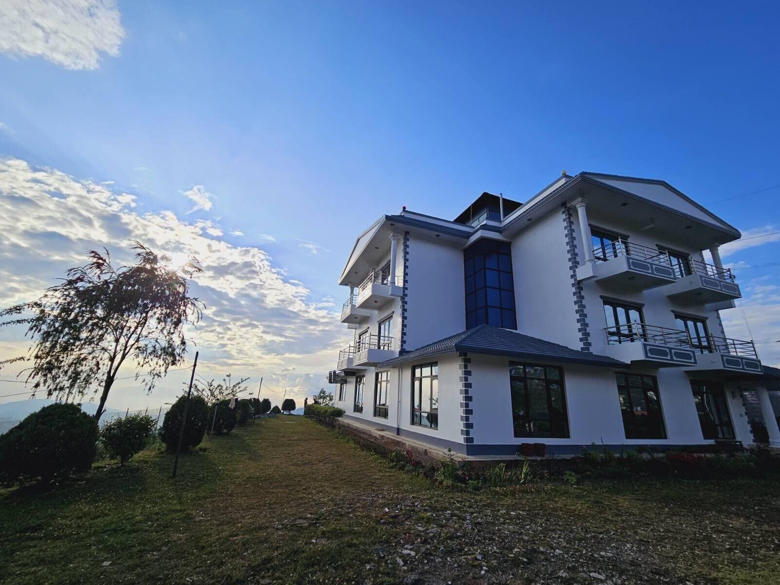 Vista Exterior Hotel Hill Crown