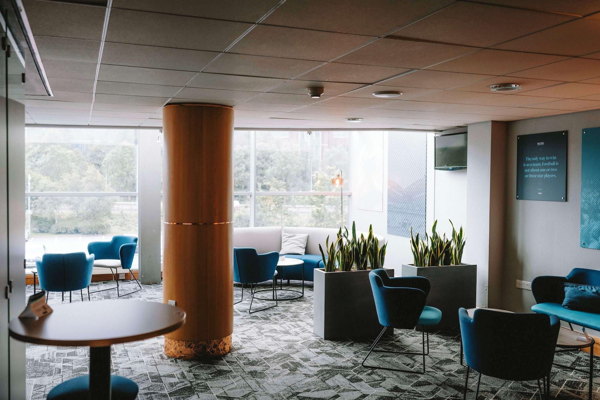 Bar/Salón The Bolton Stadium Hotel, a member of Radisson Individuals