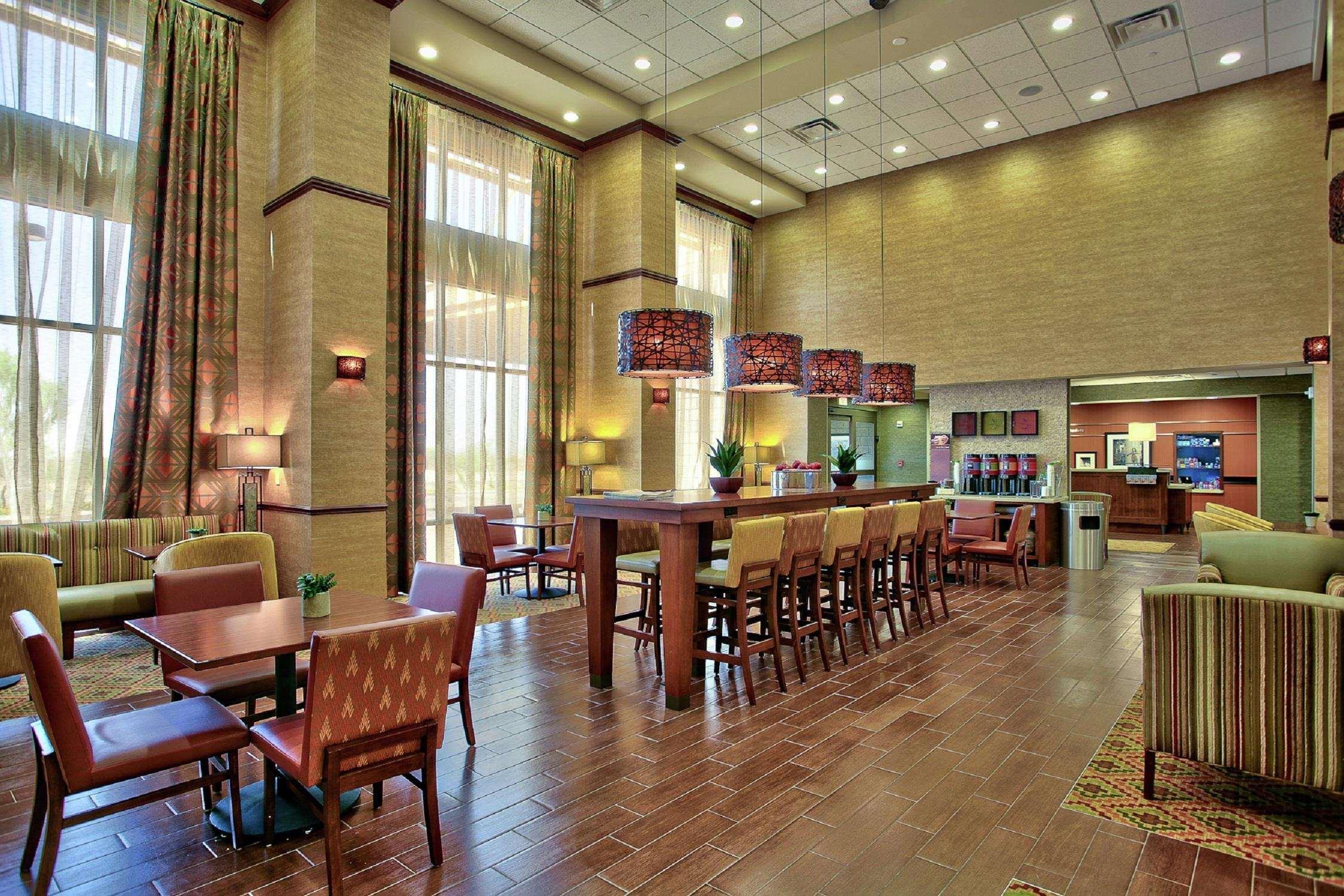 Vista Lobby Hampton Inn & Suites Scottsdale at Talking Stick
