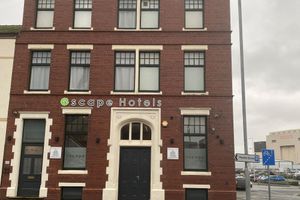 Alojamiento - Escape Hotel