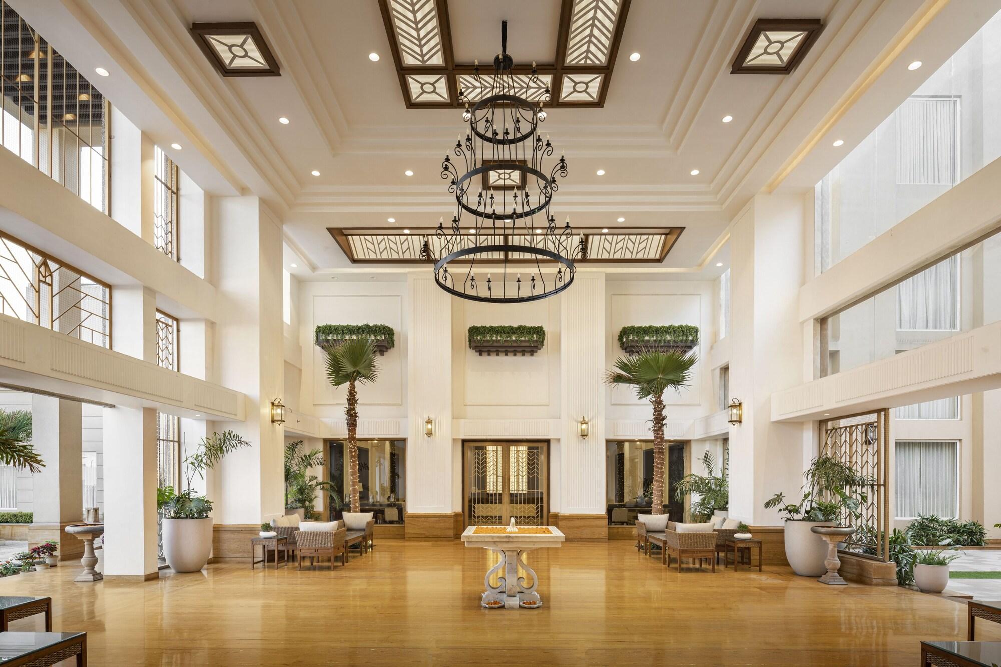 Vista Lobby Palasa Hotel