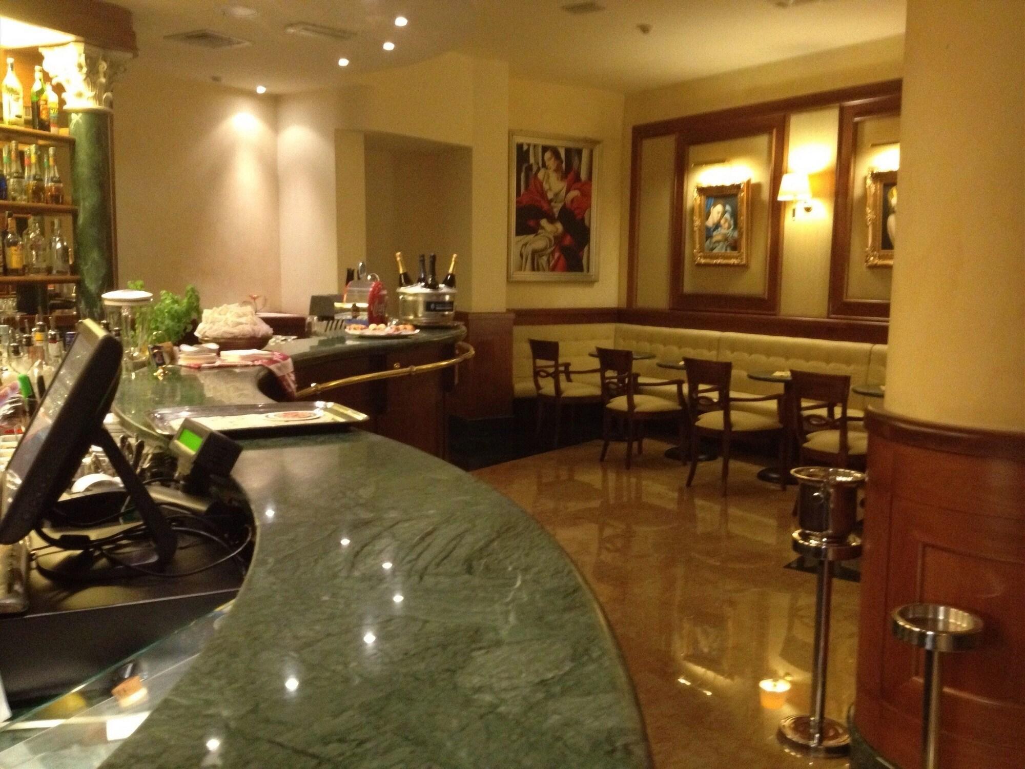 Bar/Salón Principe Palace