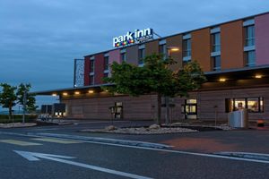 Alojamiento - Park Inn Lully