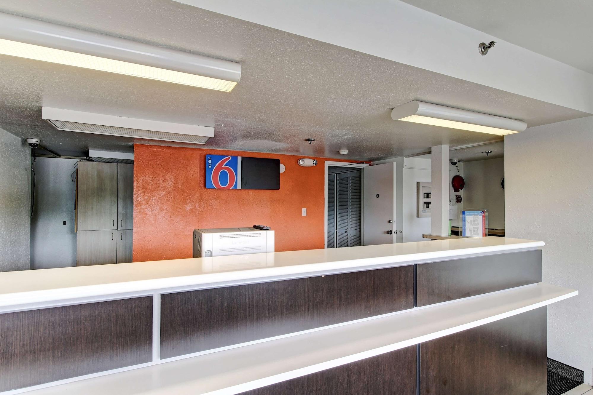 Vista Lobby Motel 6 Amherst, OH - Cleveland West - Lorain