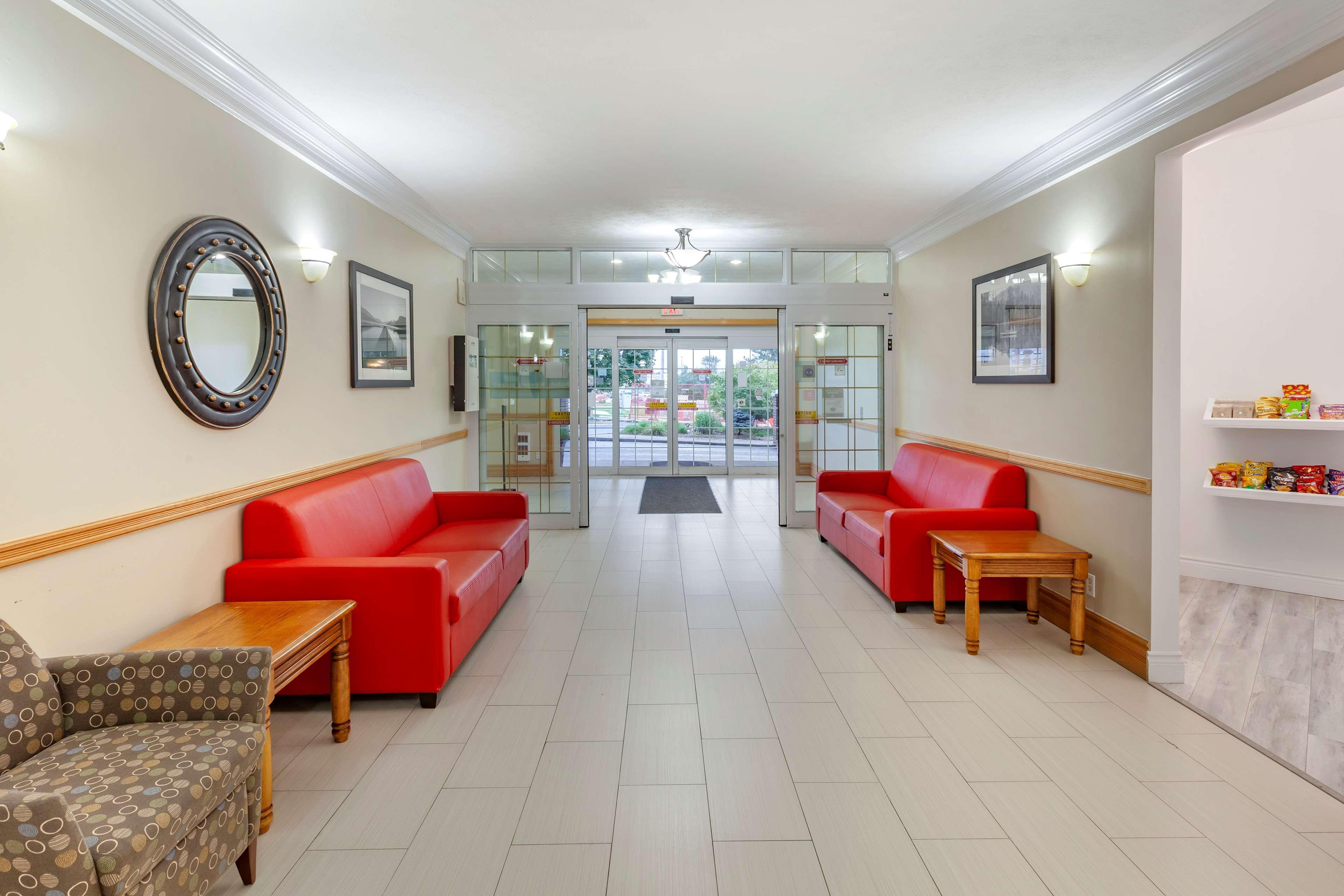 Vista Lobby SureStay Plus Hotel by Best Western Kincardine