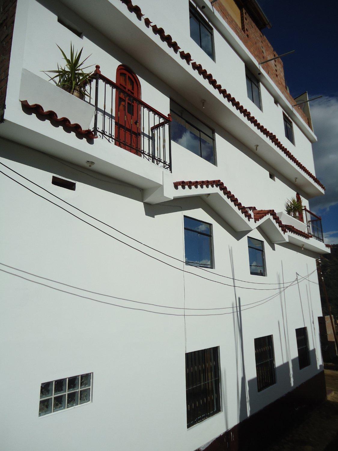 Vista Exterior Hostal Waullac Inn