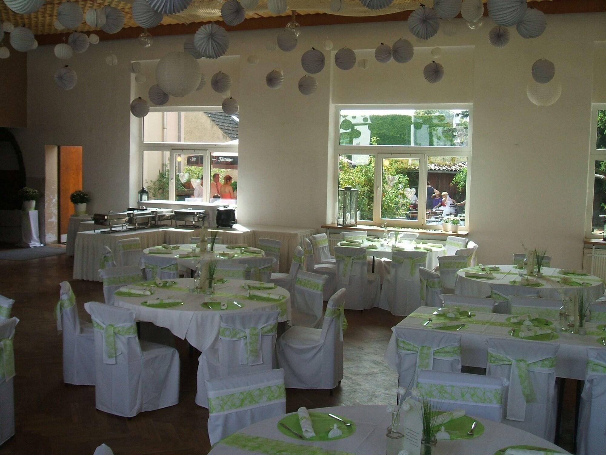 Salón de Baile Gasthaus & Pension Zum Schwarzen Adler