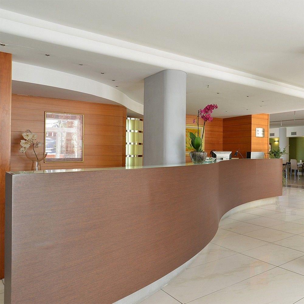 Vista Lobby Palm Beach Hotel