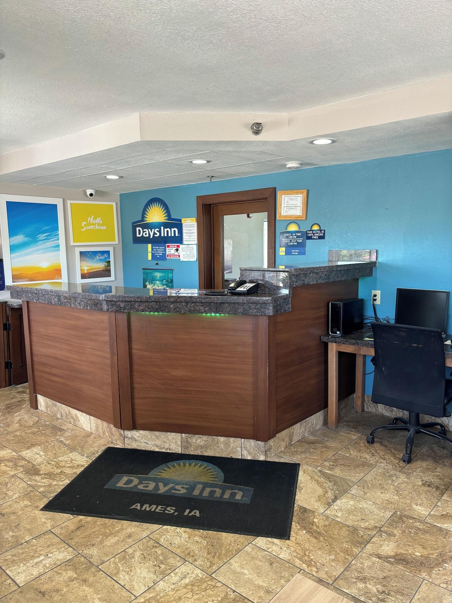Vista Lobby Days Inn by Wyndham Ames