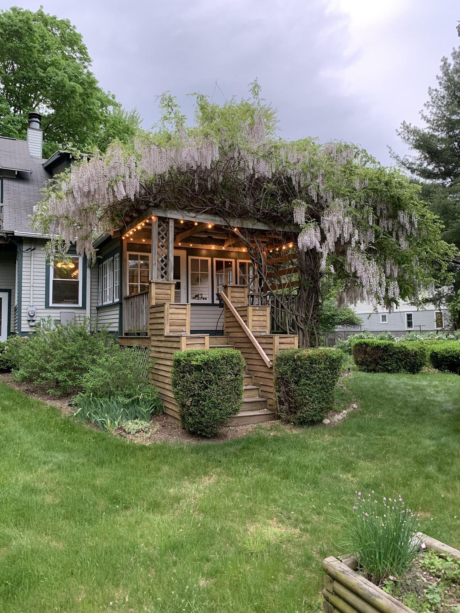 Vista Piscina Garden Grove Bed and Breakfast