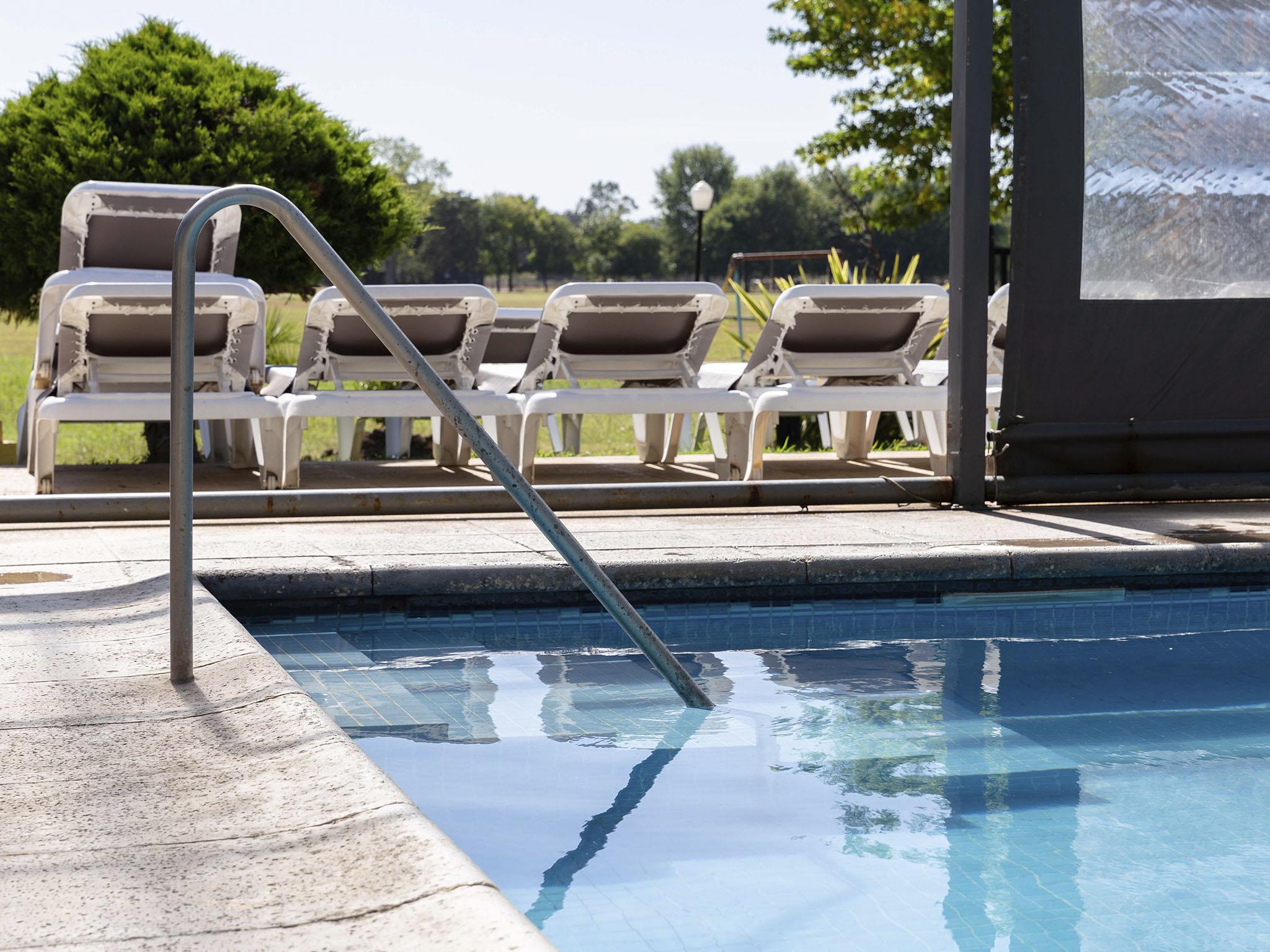 Vista Piscina Wyndham Garden Luján
