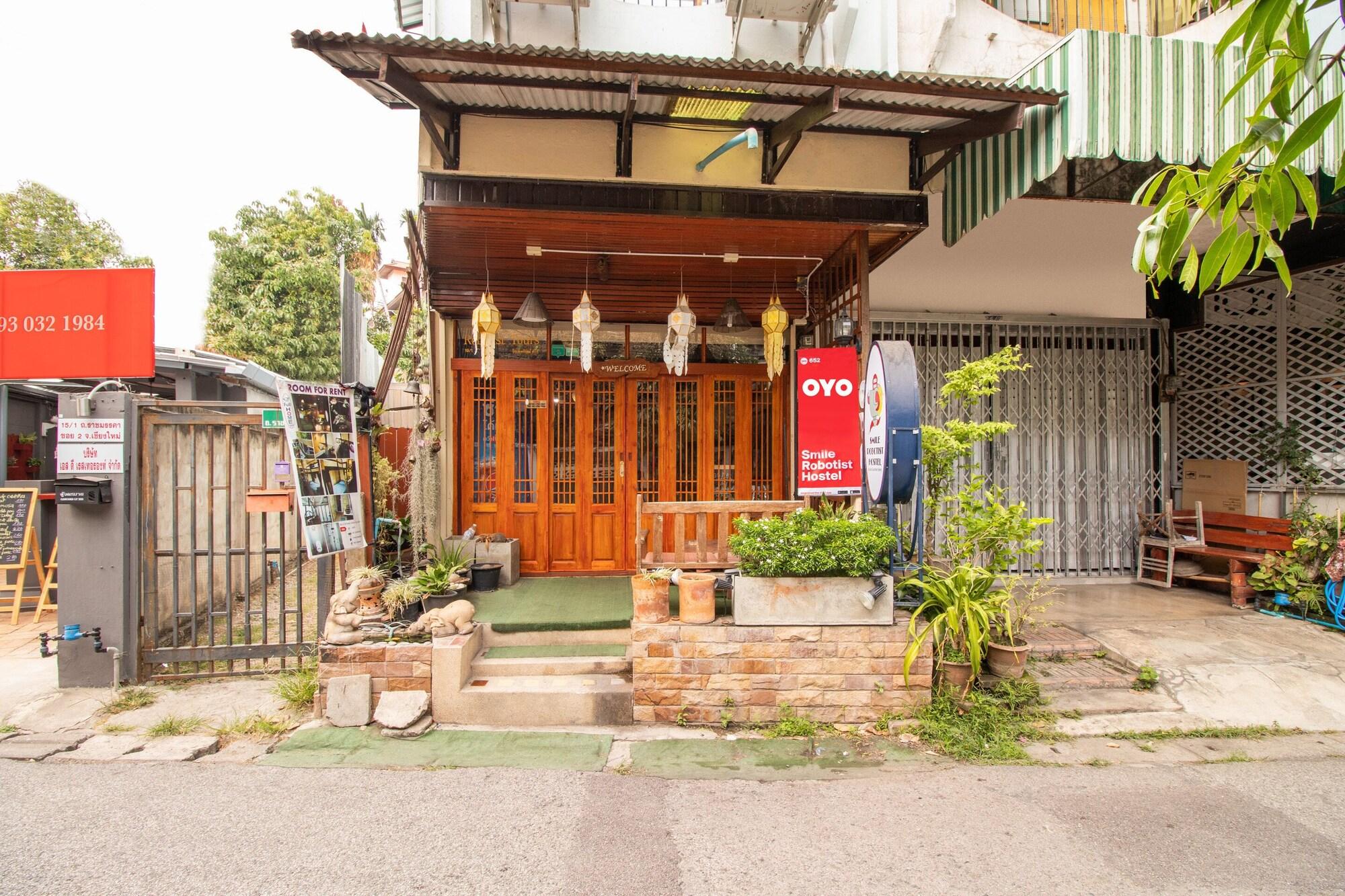Vista Exterior OYO Smile Robotist Hostel