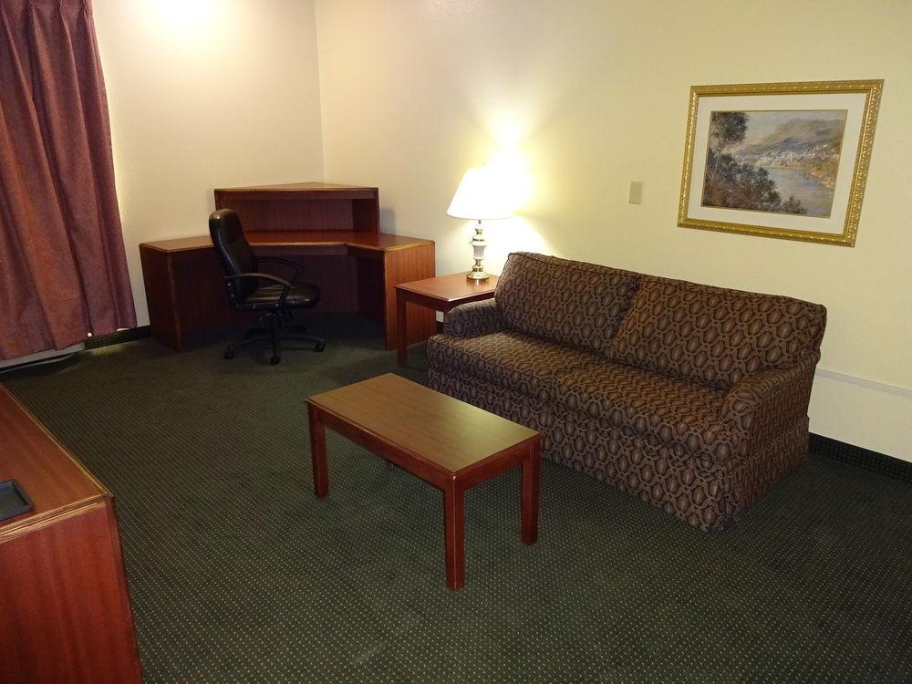 Habitación Red Roof Inn & Suites Indianapolis Airport