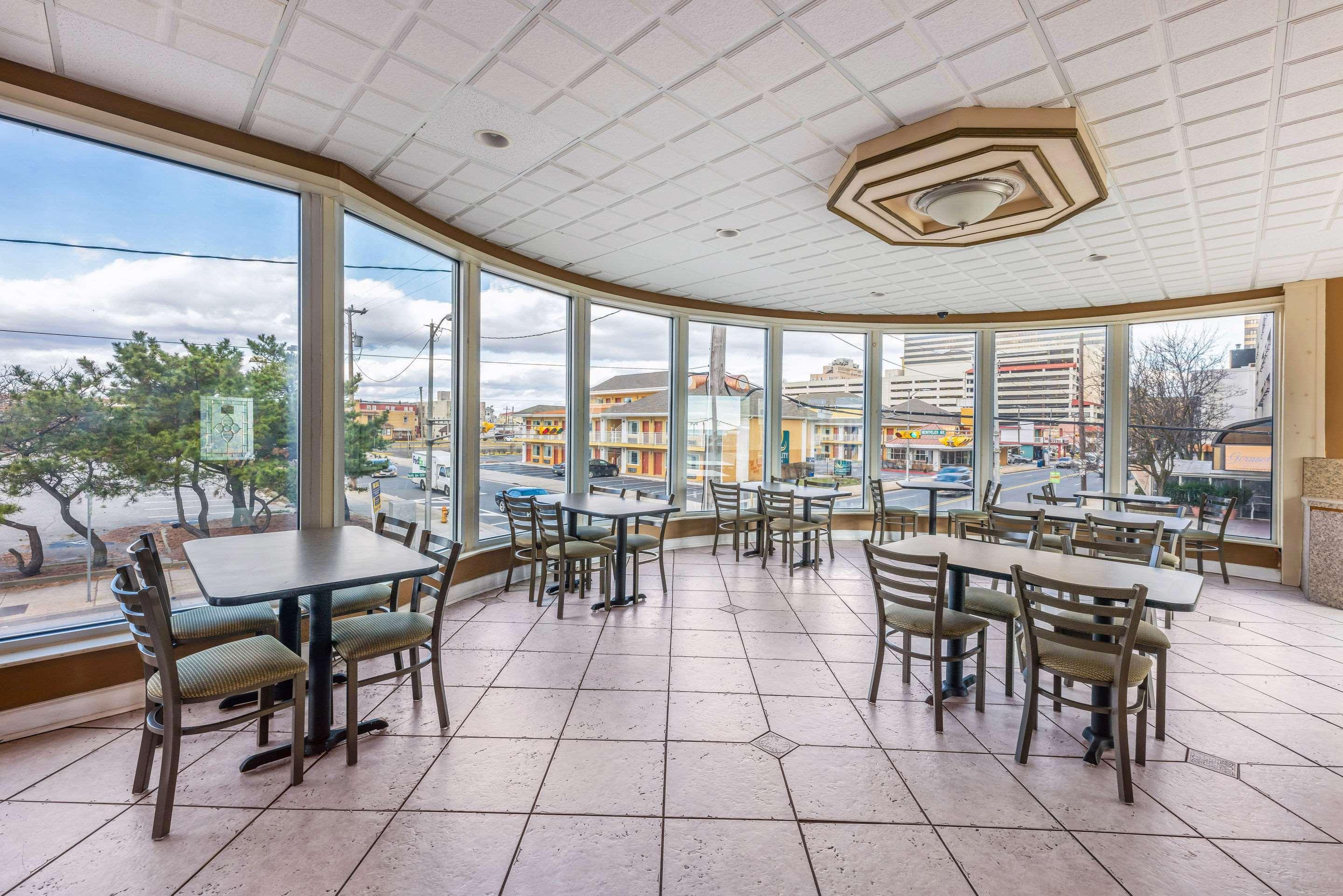 Restaurant Rodeway Inn Oceanview