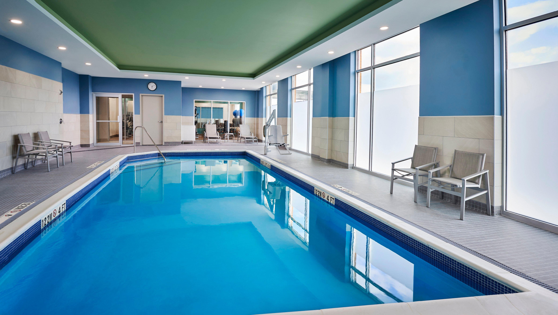 Vista Piscina Holiday Inn Express & Suites Windsor East - Lakeshore by IHG